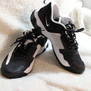 NWOT Nike Giannis Immortality 3, Men's US SIZE 10.5, UK 9.5, EUR 44.5